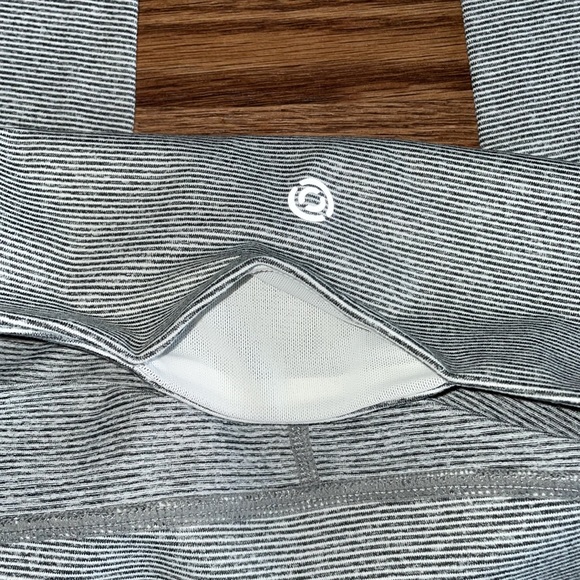 Core 10 Leggings Micro Stripe White Gray Yoga Activewear NWOT - Picture 4 of 5